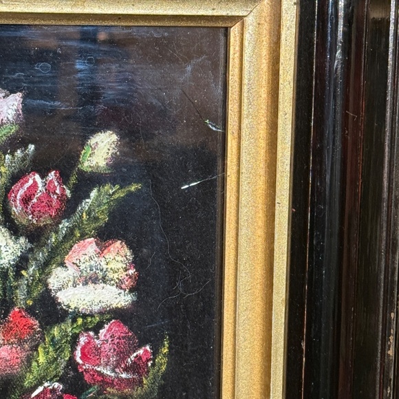 Vintage 1960s bouquet painting on velvet, thick oversized wood framed - Picture 4 of 5